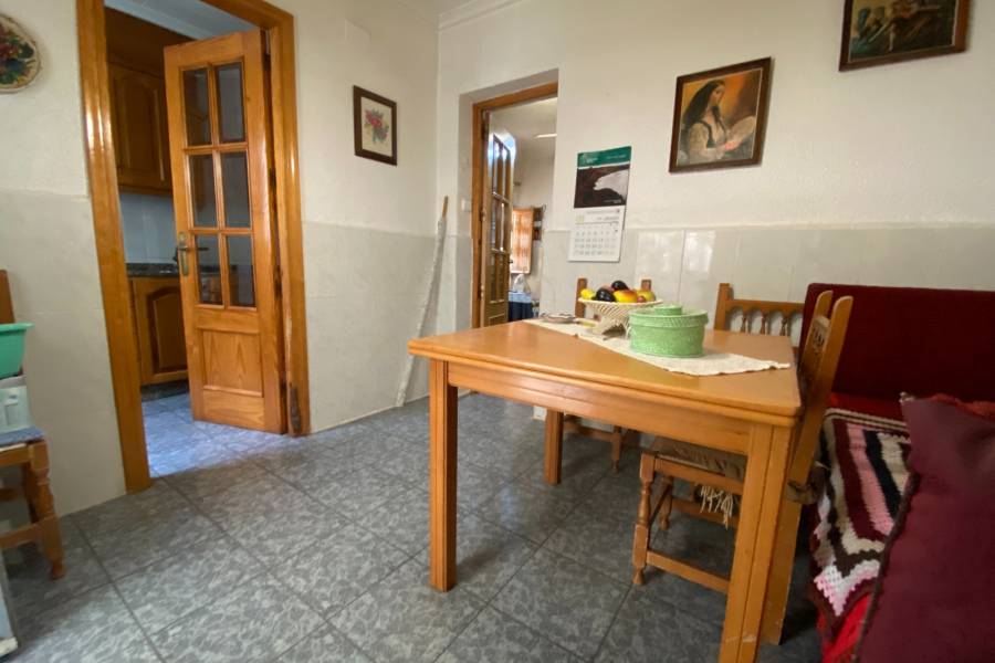 Re-sale - Country house - Petrer