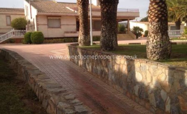 Chalet - Reventa - Sax -
                Paraje Carruz