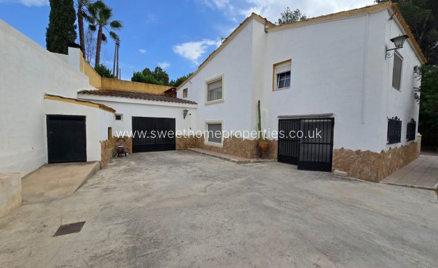 Country house - Resale - Sax -
                Sax