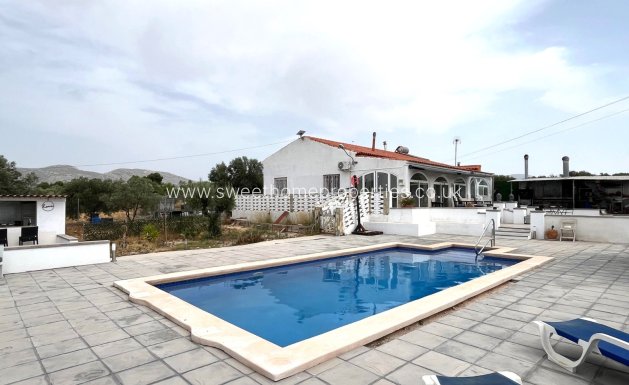 Country house - Resale - Sax -
                Sax