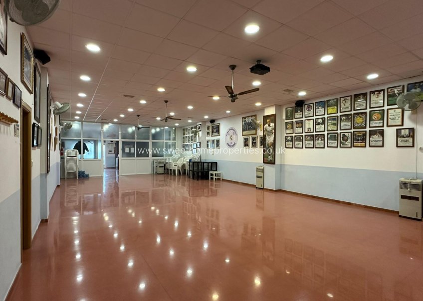 Herverkoop - Commercial - Aspe