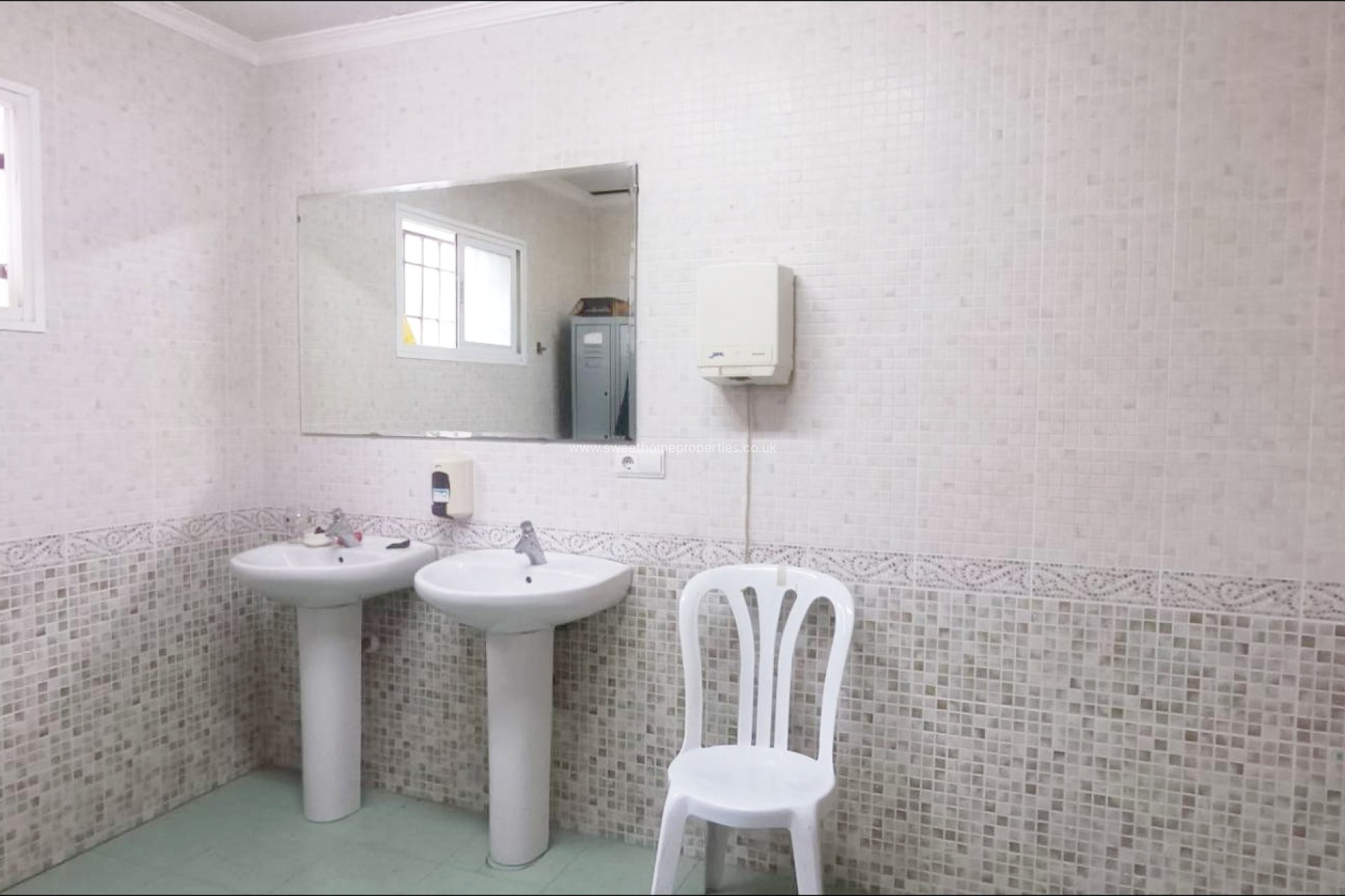 Herverkoop - Commercial - Monovar - Pastoret