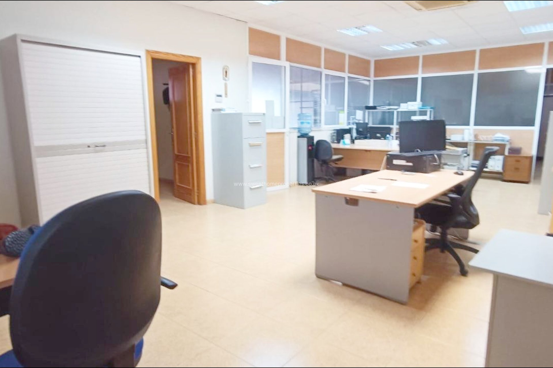 Herverkoop - Commercial - Monovar - Pastoret