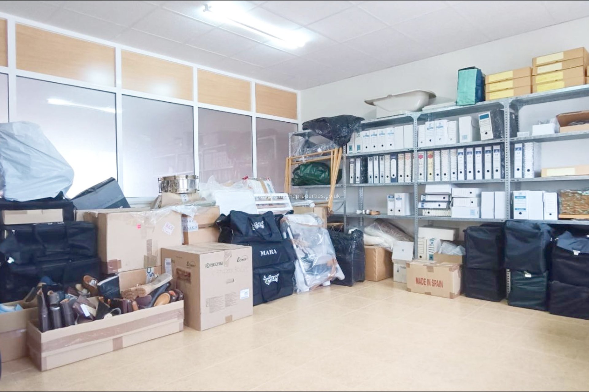 Herverkoop - Commercial - Monovar - Pastoret