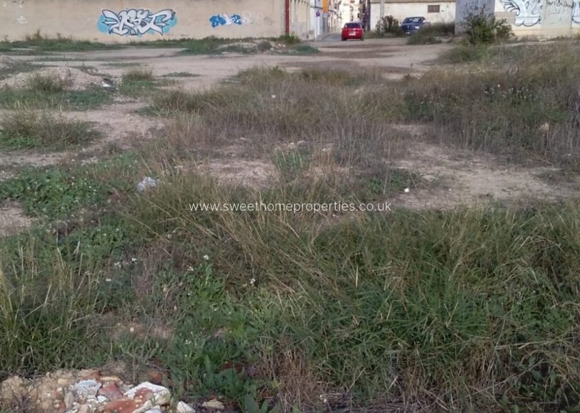 Herverkoop - Plot - Aspe - Pueblo