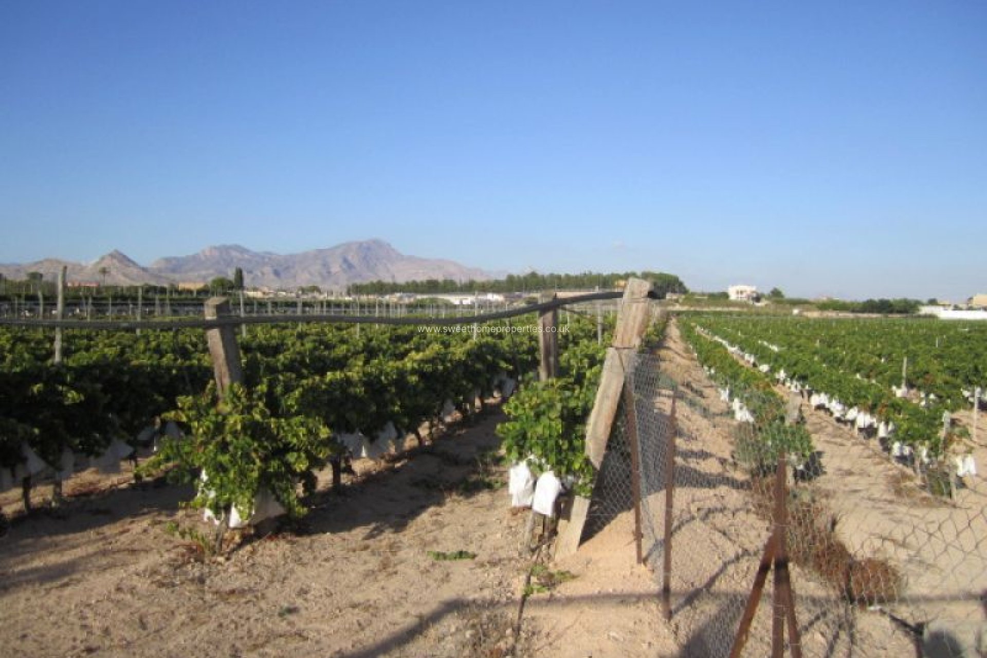 Herverkoop - Plot - Novelda - CASAS DE SALA