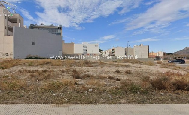 Plot - Herverkoop - Novelda -
                Novelda