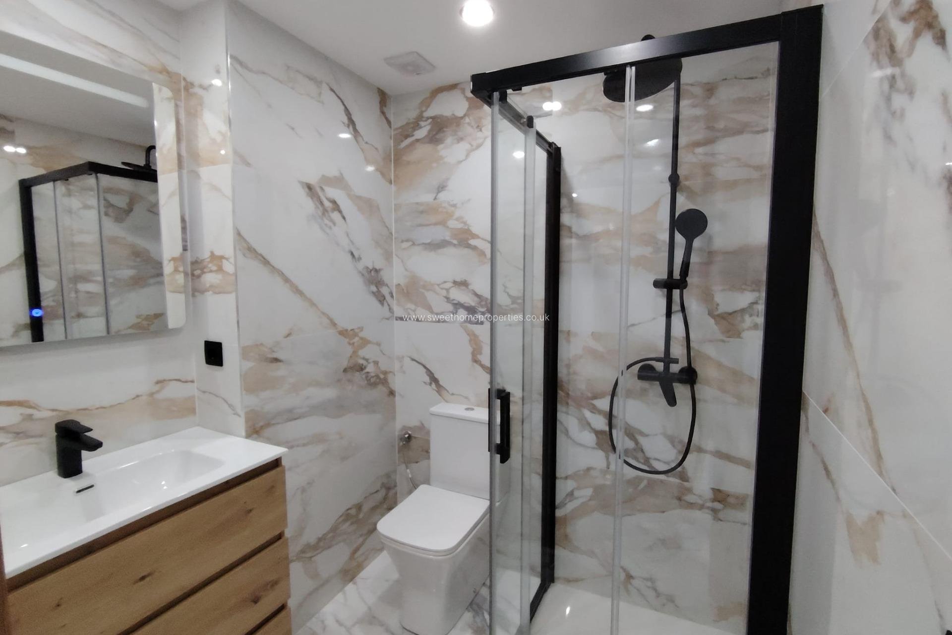 Resale - Apartment - Elche