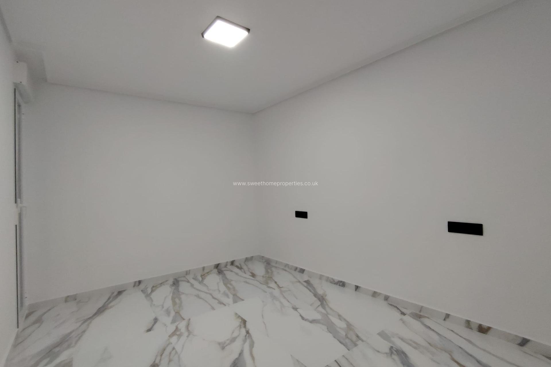 Resale - Apartment - Elche