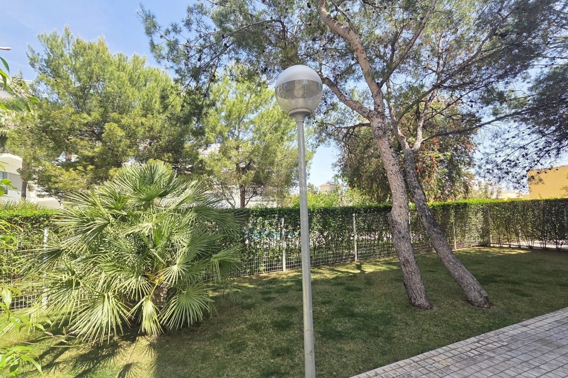 Resale - Apartment - Villamartin