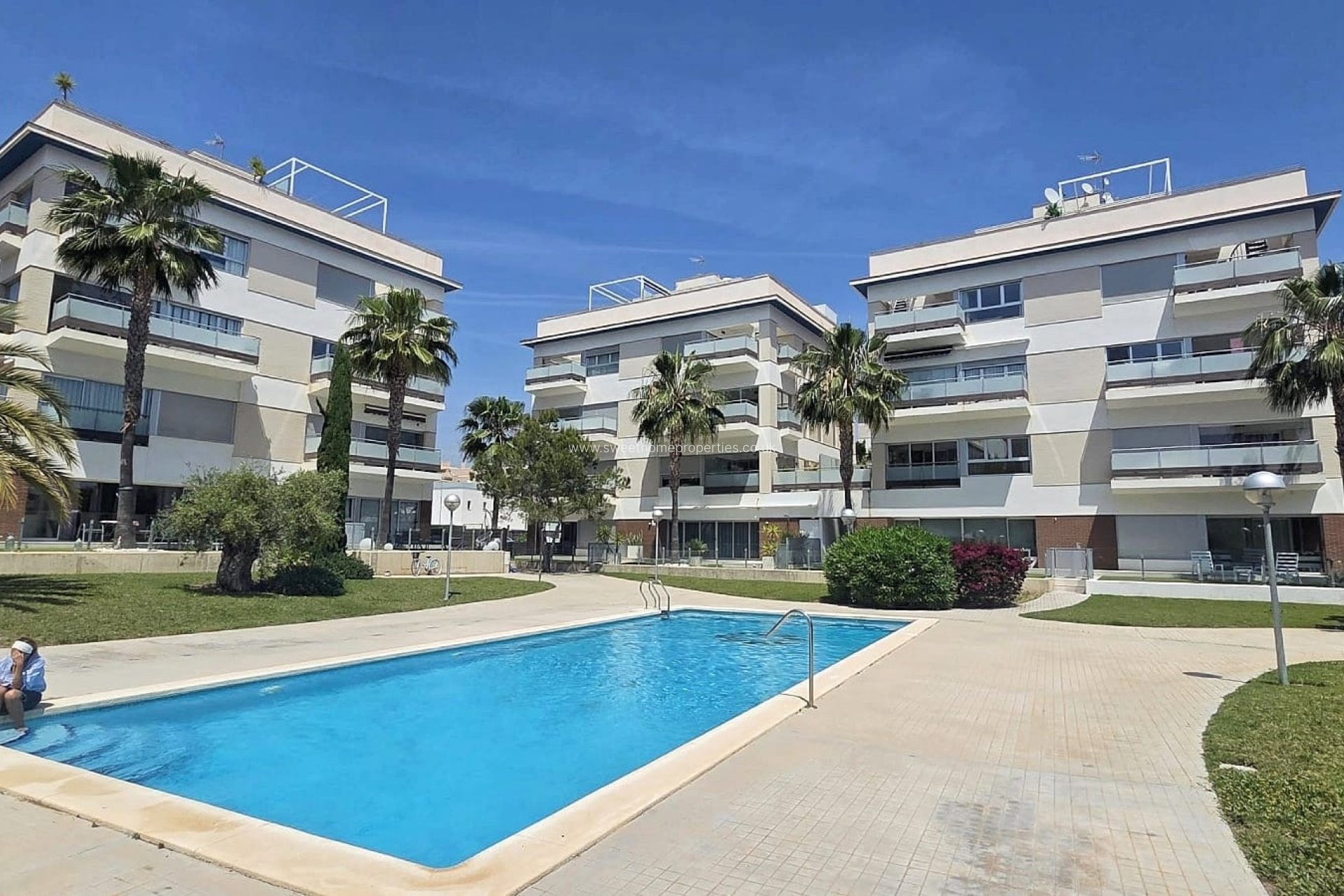 Resale - Apartment - Villamartin