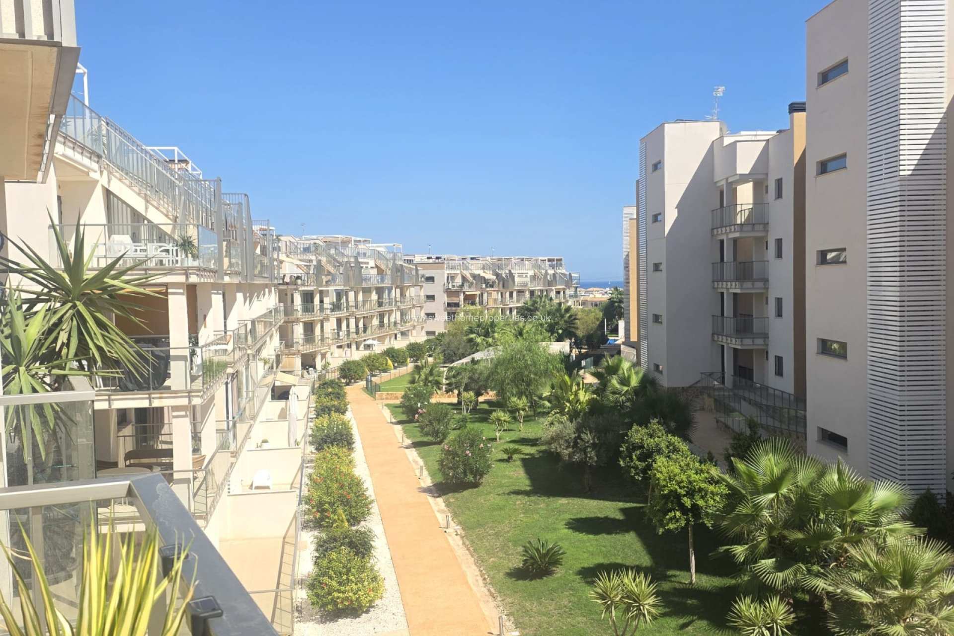 Resale - Apartment - Villamartin