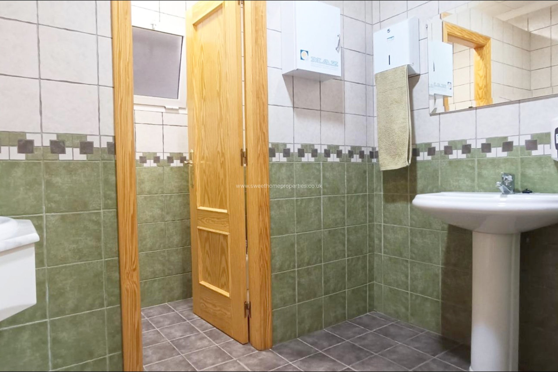 Resale - Commercial - Monovar - Pastoret