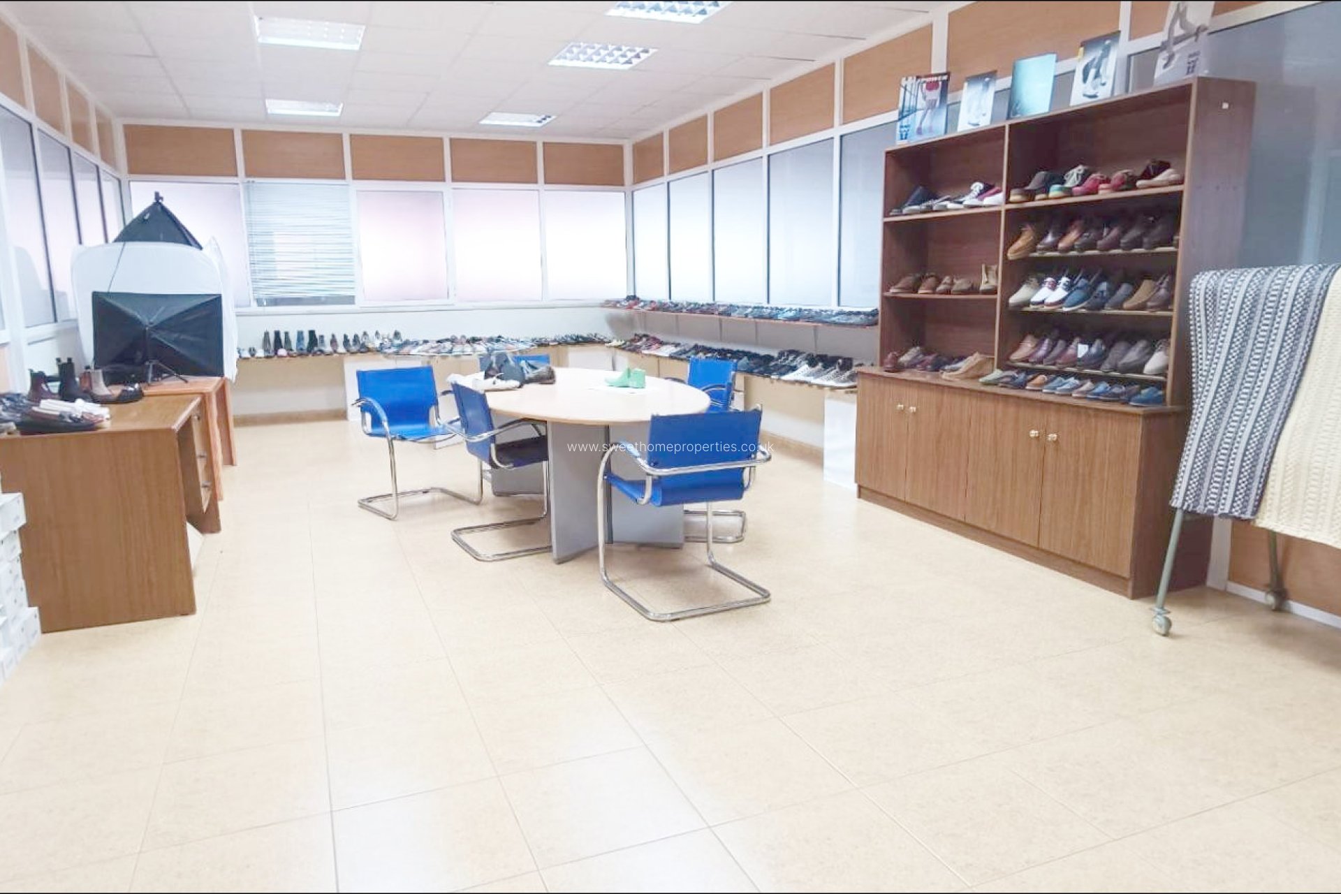 Resale - Commercial - Monovar - Pastoret