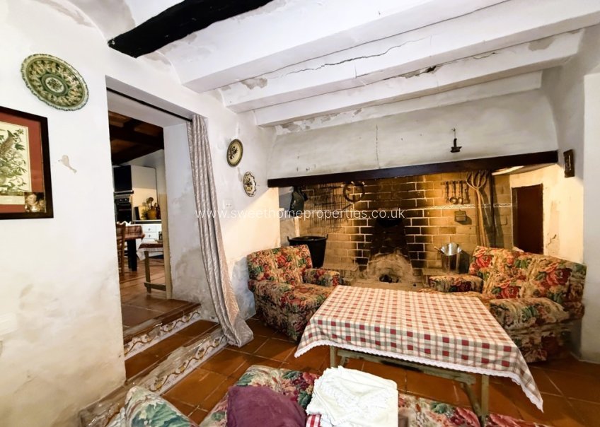 Resale - Country house - Algueña - ALGEÑA