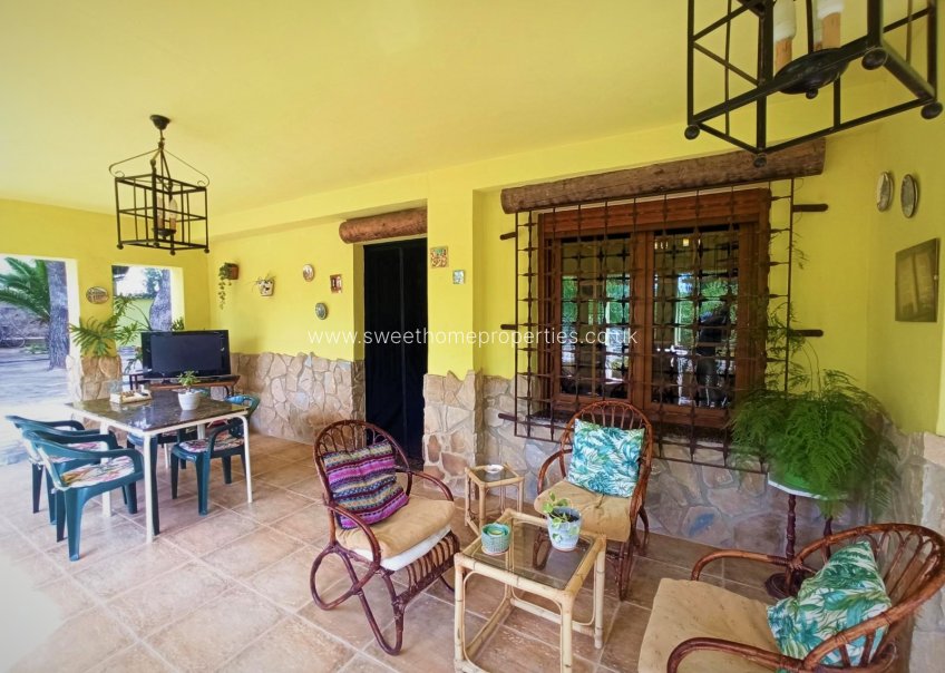Resale - Country house - Novelda
