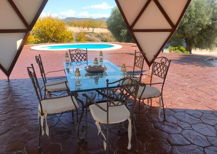 Resale - Country house - Pinoso