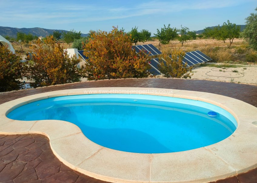 Resale - Country house - Pinoso