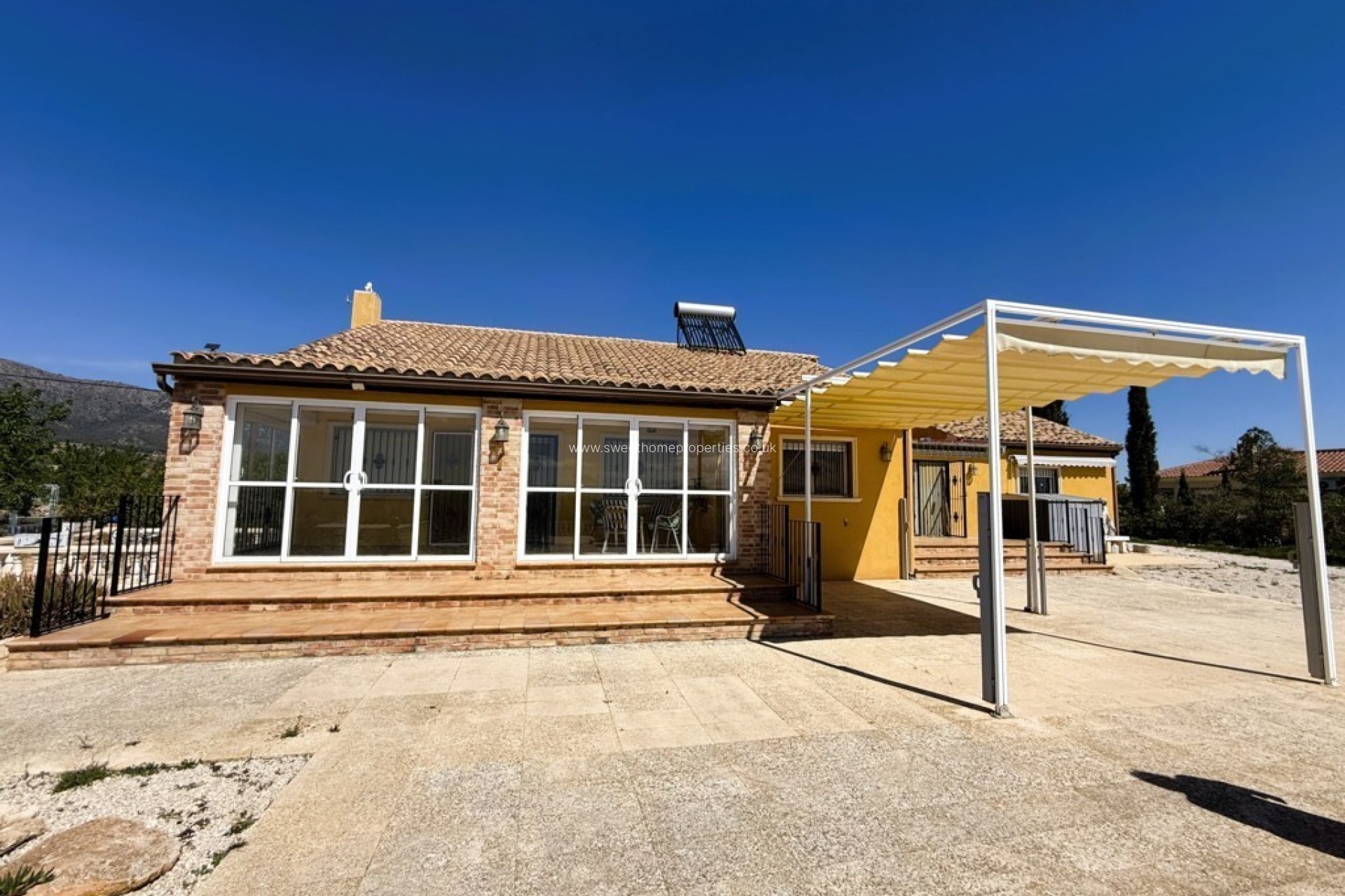 Resale - Country house - Pinoso