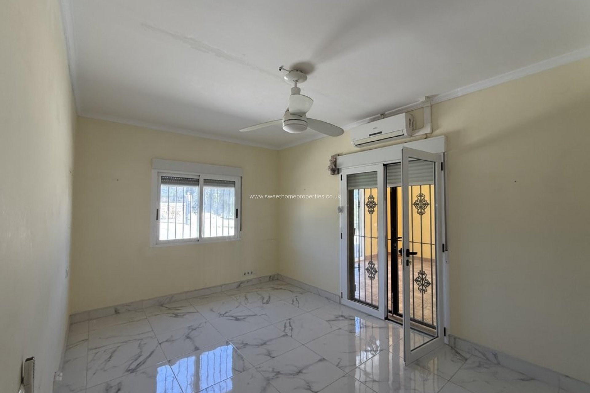 Resale - Country house - Pinoso