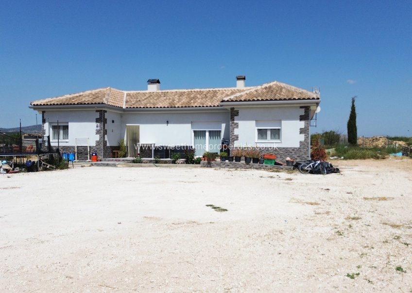Resale - Country house - Pinoso