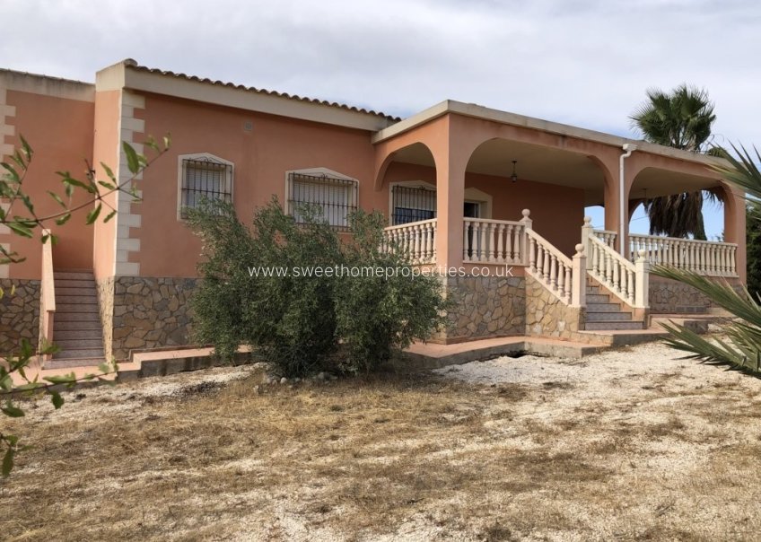 Resale - Country house - Pinoso