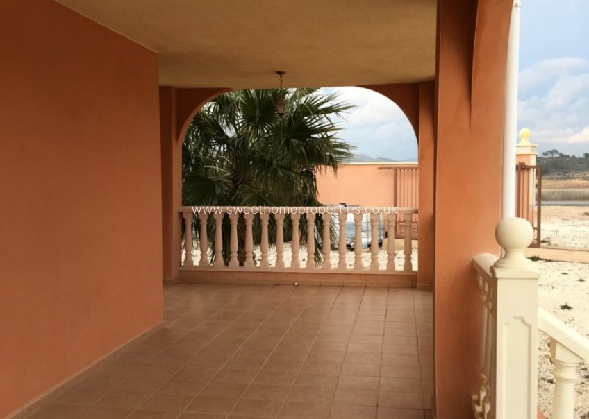 Resale - Country house - Pinoso