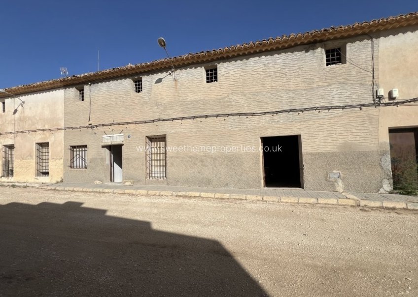 Resale - Country house - Pinoso