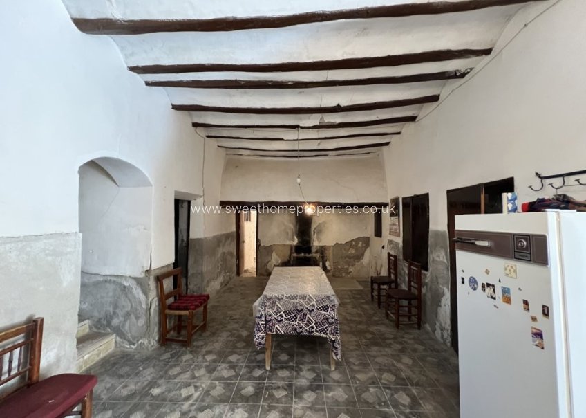 Resale - Country house - Pinoso