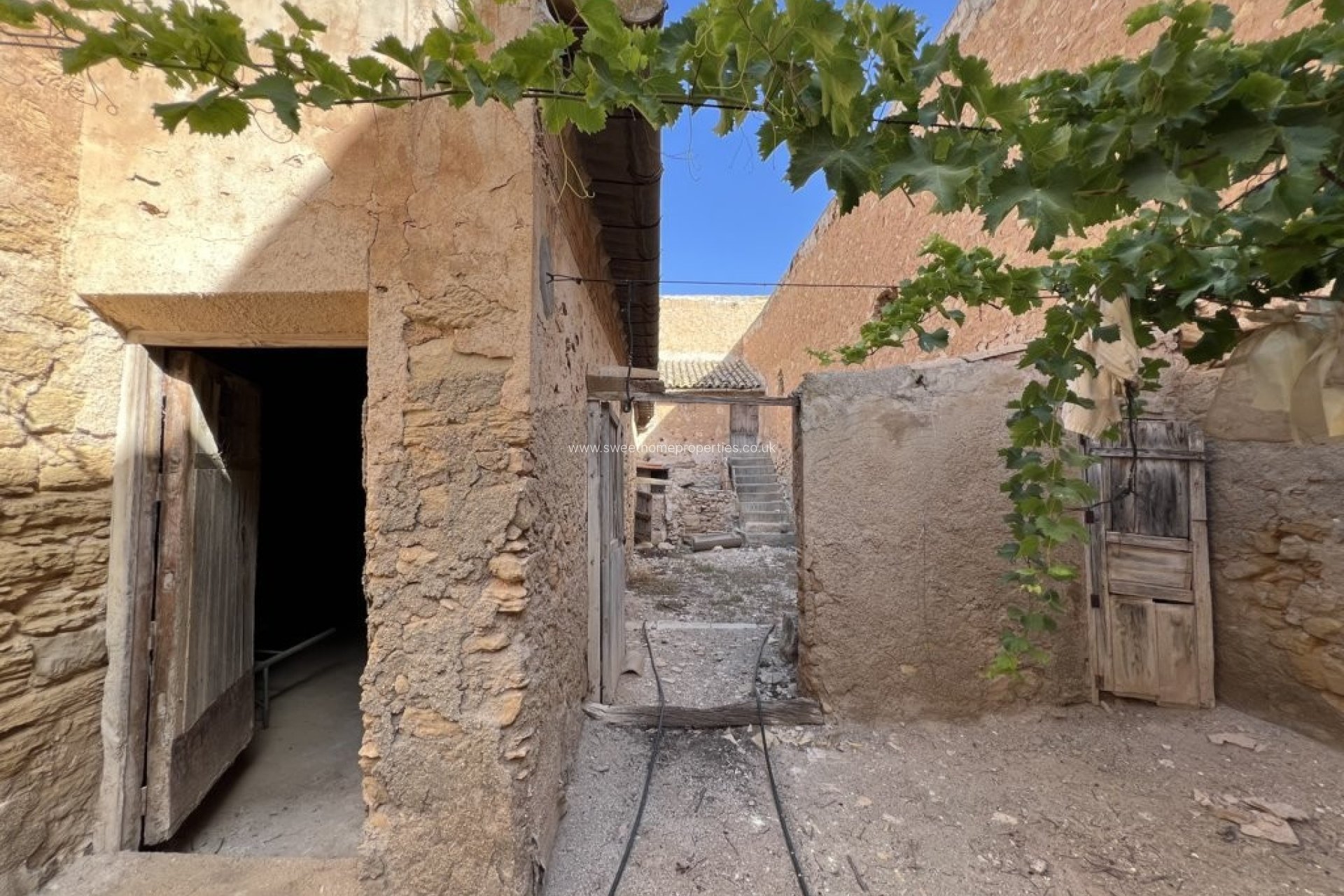 Resale - Country house - Pinoso