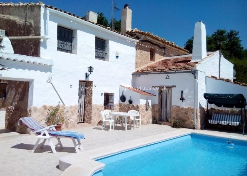 Resale - Country house - Pinoso
