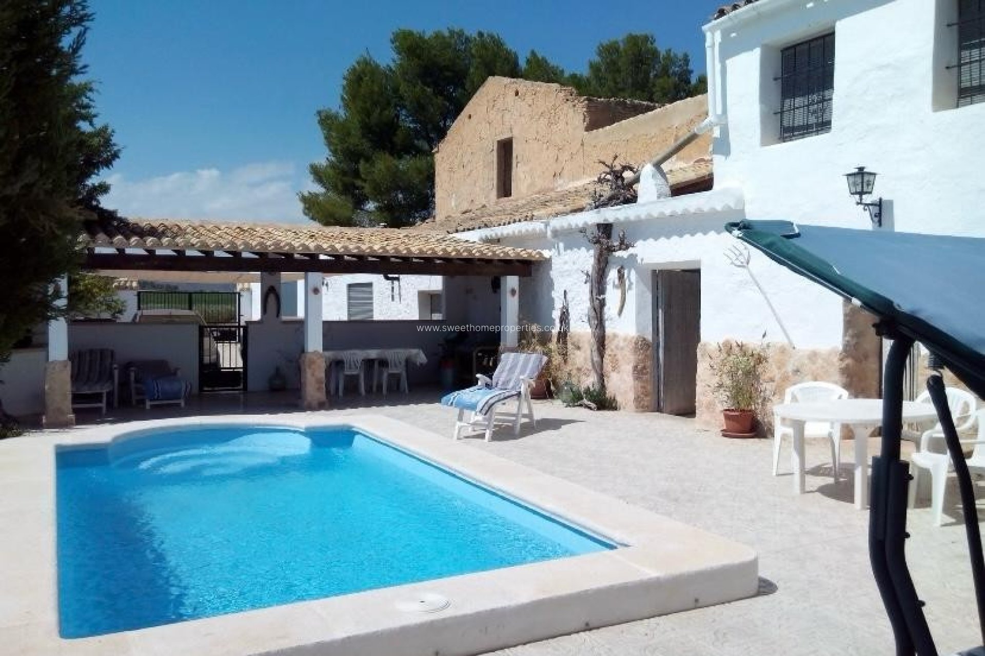 Resale - Country house - Pinoso