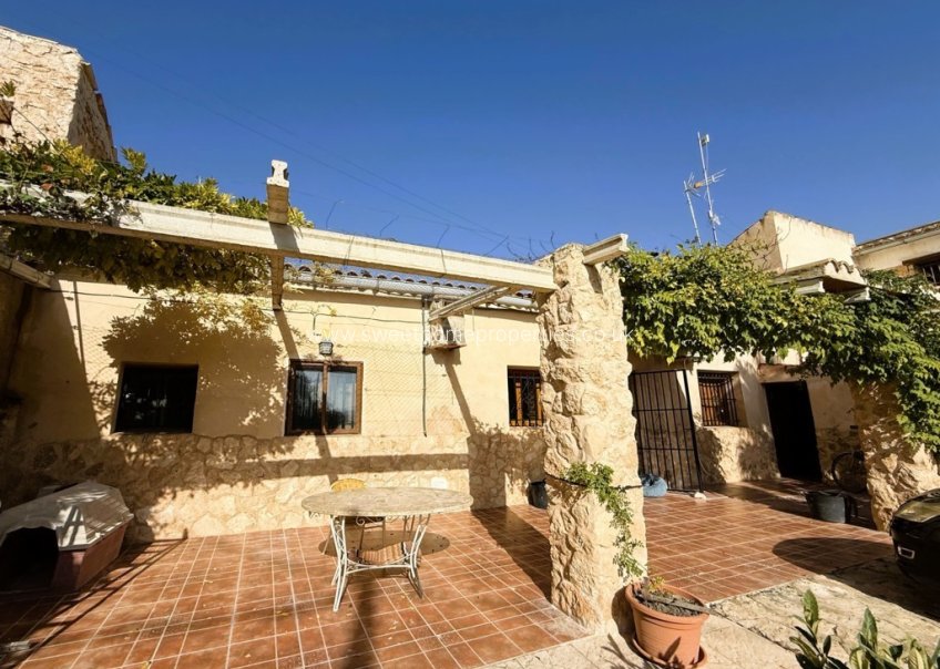 Resale - Country house - Pinoso