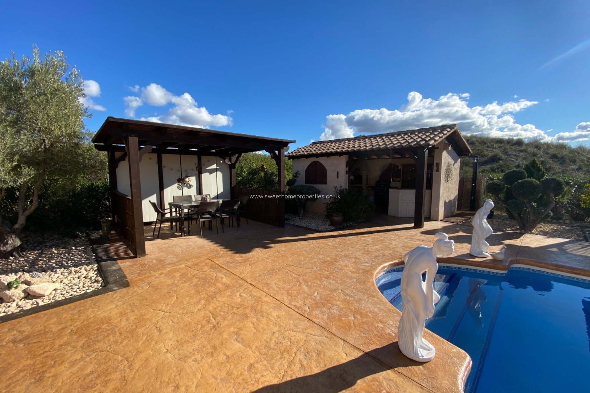 Resale - Country house - Sax