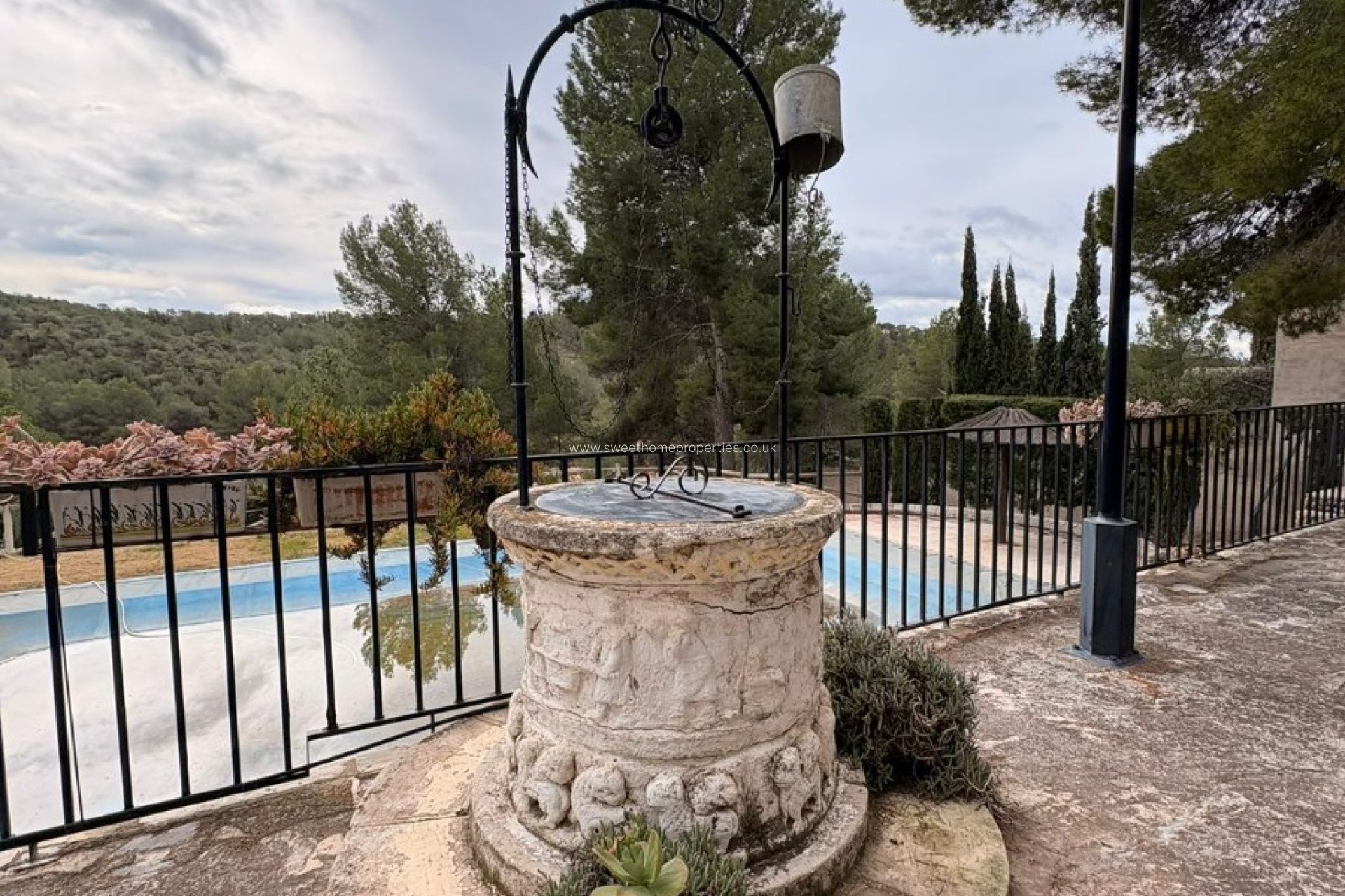 Resale - Country house - Sax