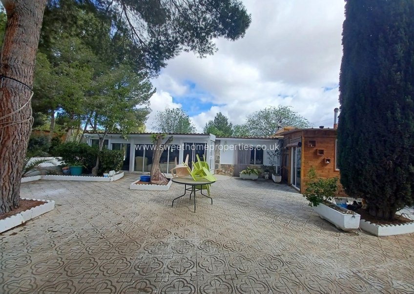Resale - Country house - Sax