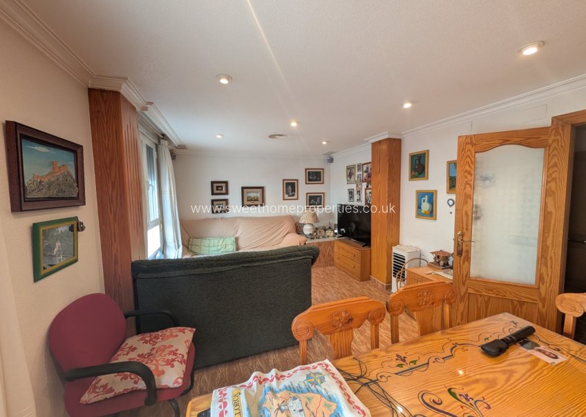 Resale - Town house - Sax