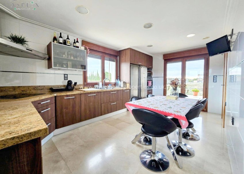 Resale - Villa - Aspe