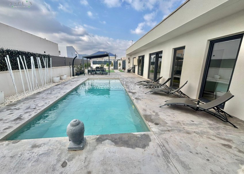 Resale - Villa - Aspe