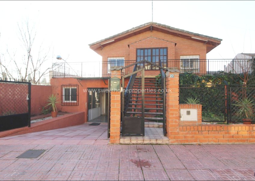 Resale - Villa - Hondon De Los Frailes - CENTRO