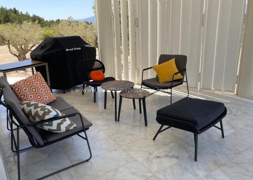 Resale - Villa - Petrer - Loma badá