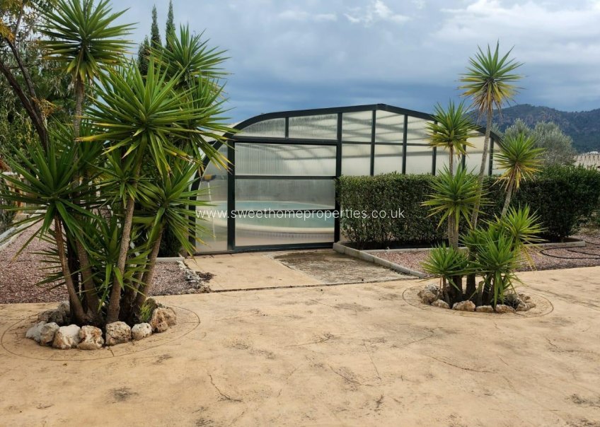 Resale - Villa - Sax