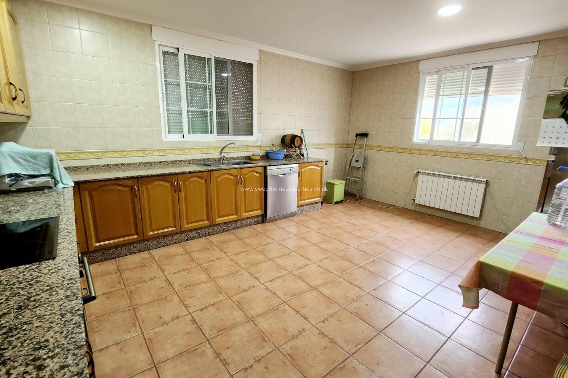 Resale - Villa - Sax