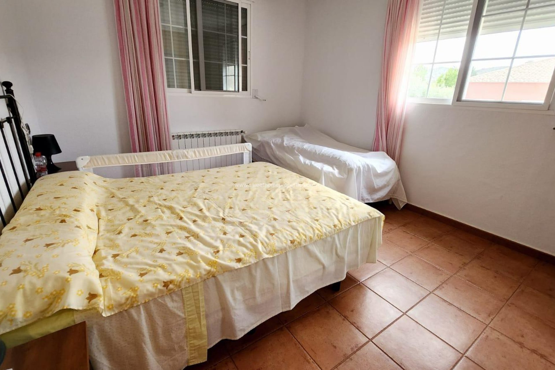 Resale - Villa - Sax