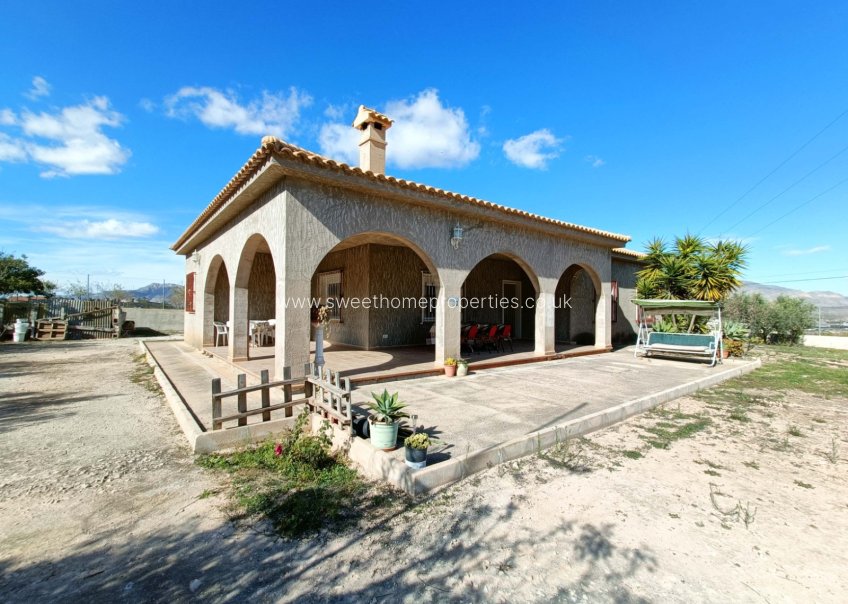 Reventa - Casa de campo - Hondon De Los Frailes