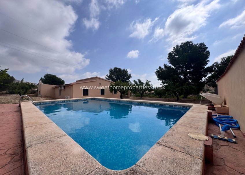 Reventa - Casa de campo - Monovar