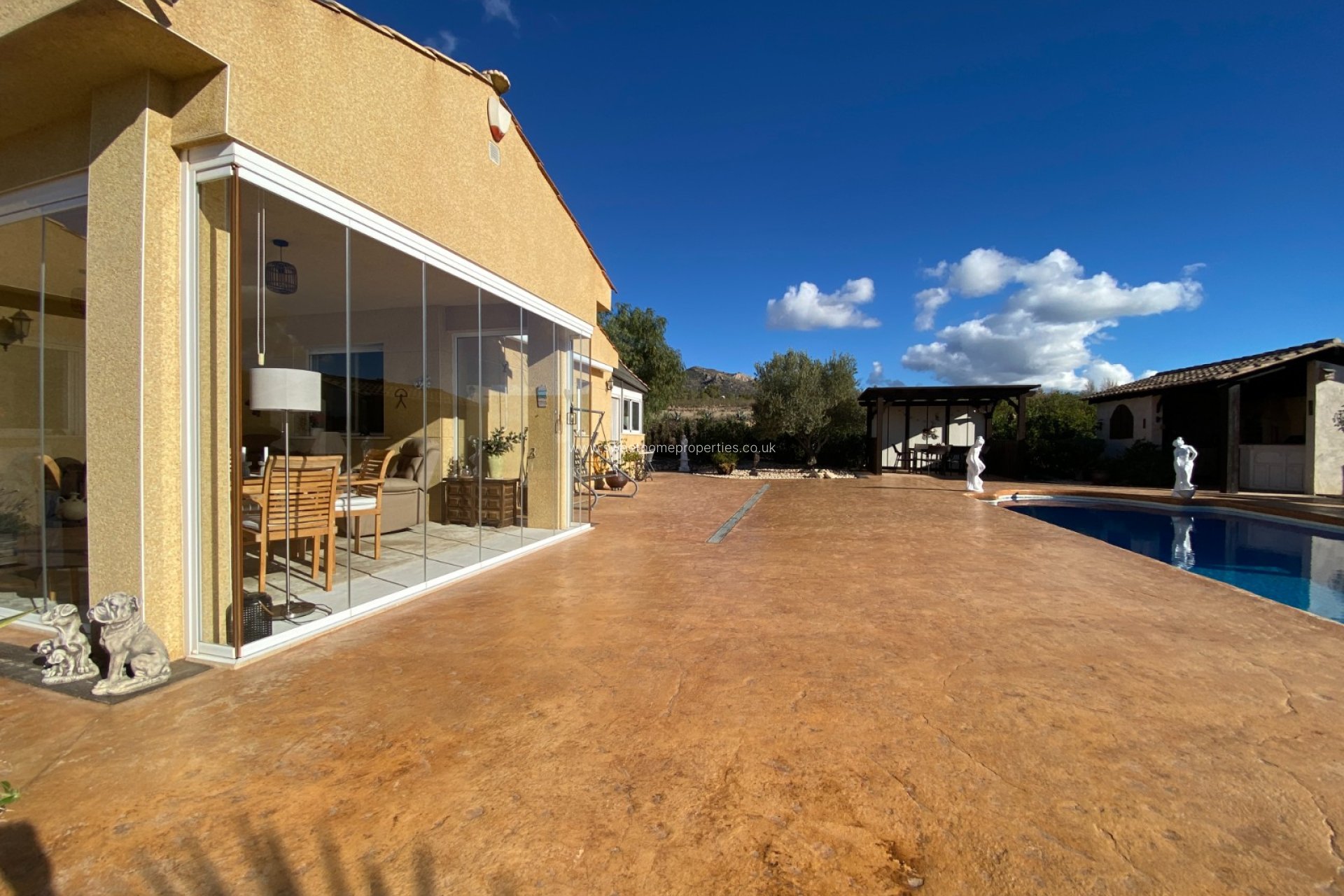 Reventa - Casa de campo - Sax