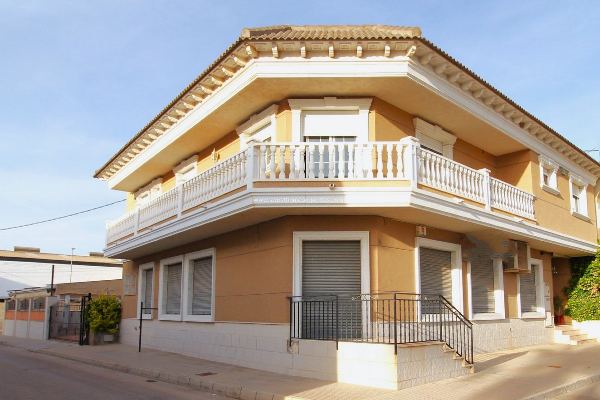 Reventa - Commercial - Jacarilla