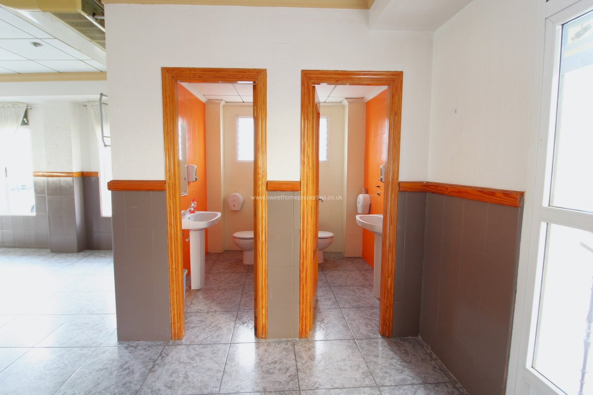 Reventa - Commercial - Jacarilla