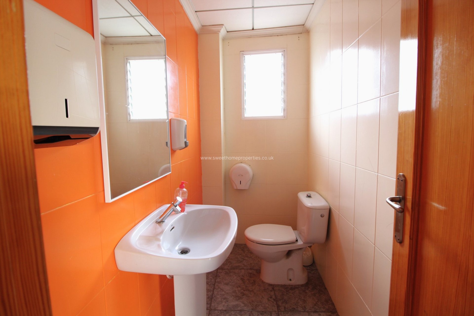 Reventa - Commercial - Jacarilla